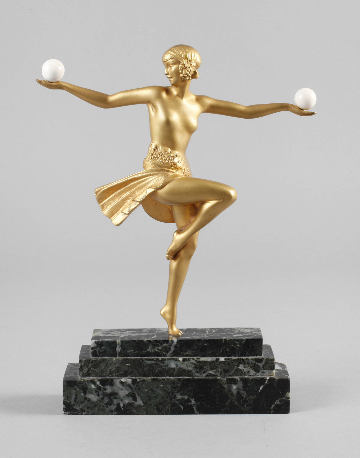Pierre Le Faguays, Tänzerin mit Elfenbeinkugeln