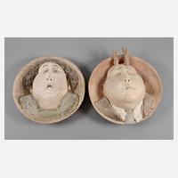 Wandplastik ”Gehörnter” und ”Frau”111