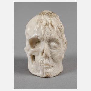 Beinschnitzerei Memento Mori