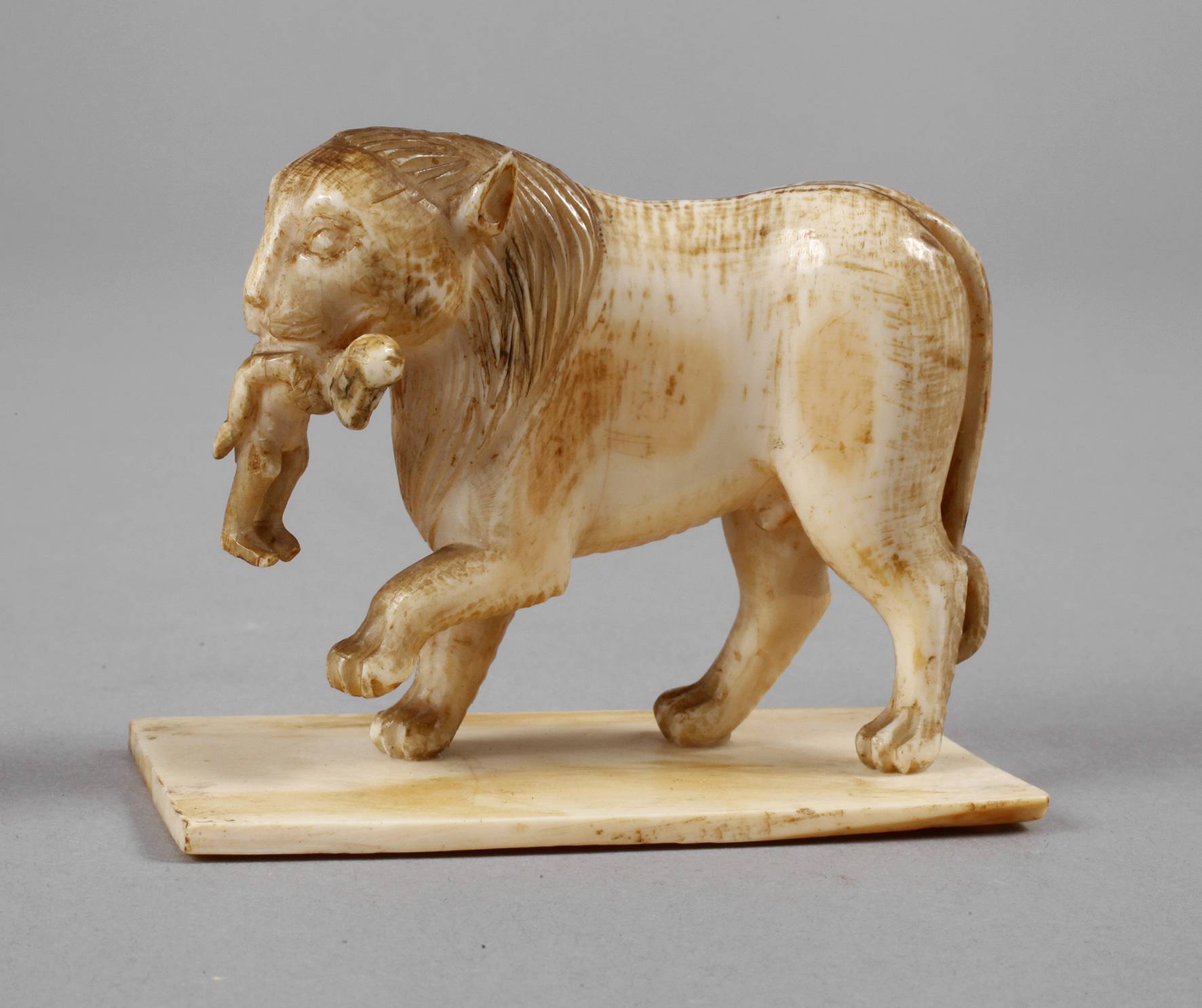 Elfenbeinschnitzerei