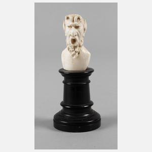 Feine Elfenbeinschnitzerei