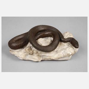 Bronzeschlange auf Marmorsockel
