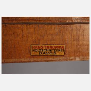 Große figürliche Schnitzerei