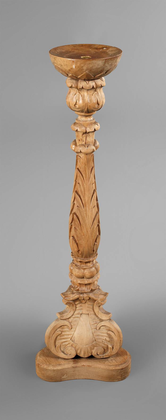 Geschnitzter Leuchter