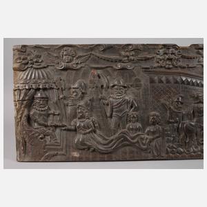 Große Reliefschnitzerei