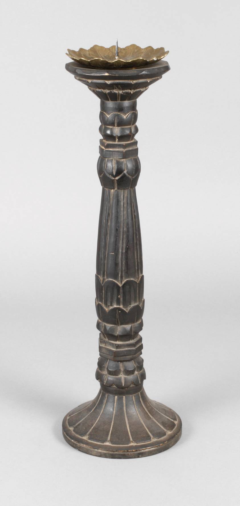 Geschnitzter Kerzenleuchter