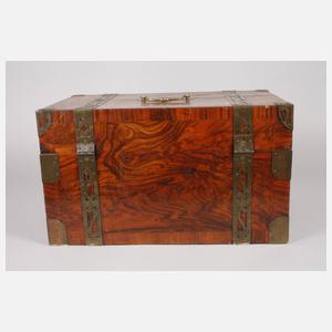 Kleine barocke Reisetruhe