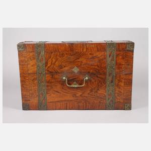 Kleine barocke Reisetruhe