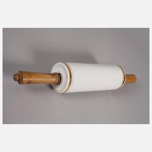 Nudelholz mit Wandhalterung