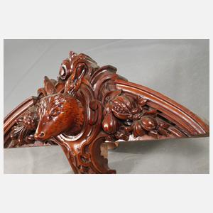 Bekrönung eines Jagdschrankes