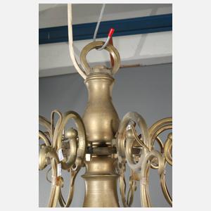 Großer Hallenlüster