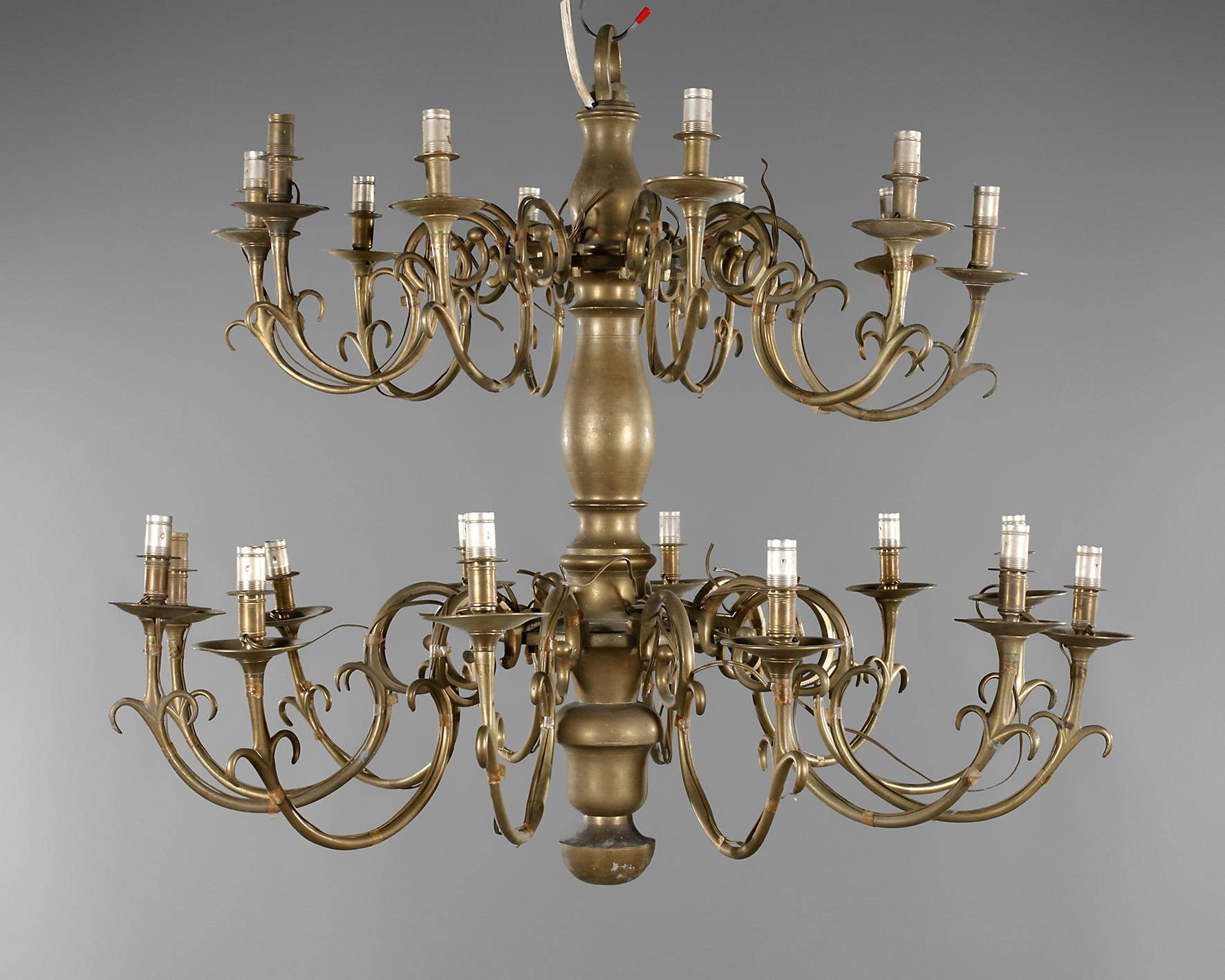 Großer Hallenlüster