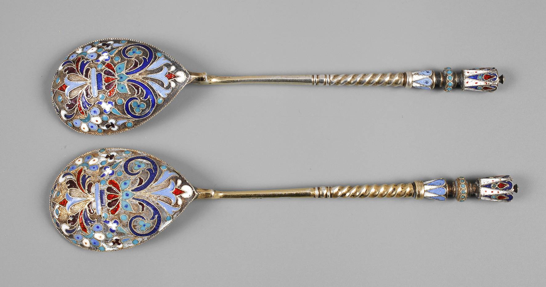 Zwei Löffel Russland Emailarbeit