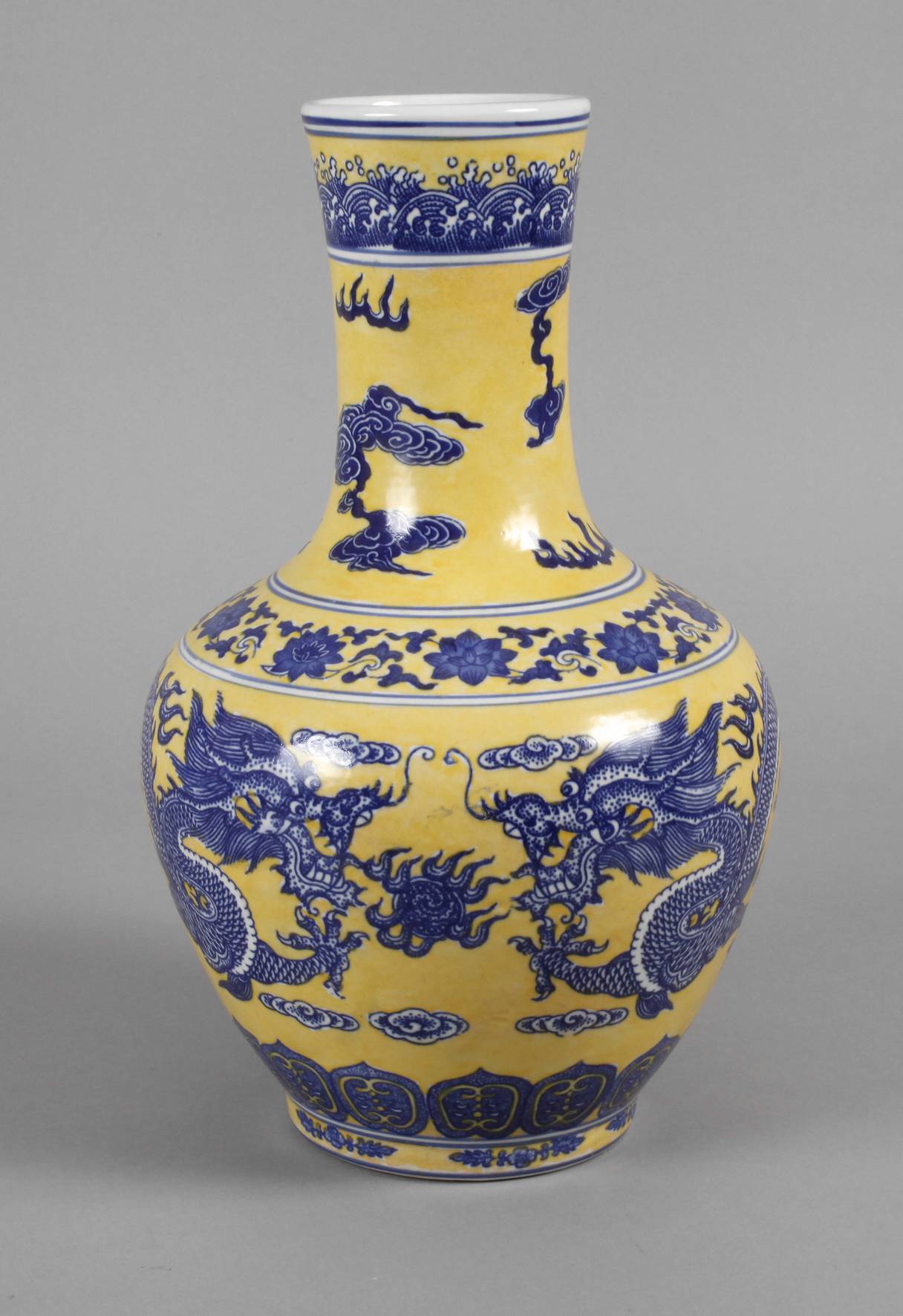 Vase China