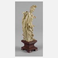 Figürliche Steinschnitzerei111