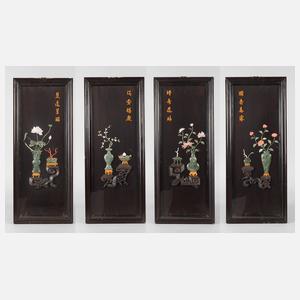 Vier Reliefschnitzereien