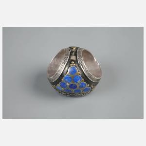 Opulenter Ring mit Lapislazuli