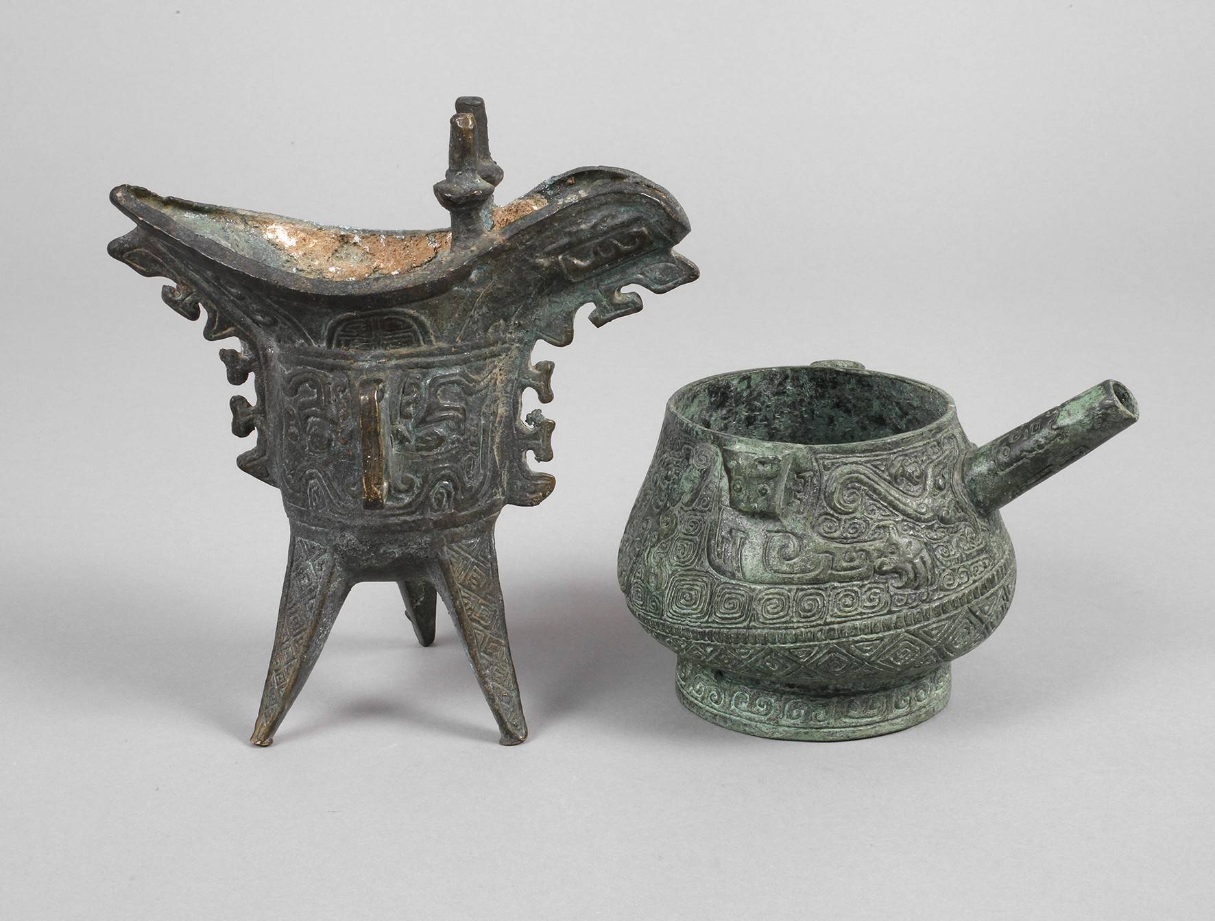 Zwei Ritualgefäße Bronze