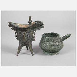 Zwei Ritualgefäße Bronze