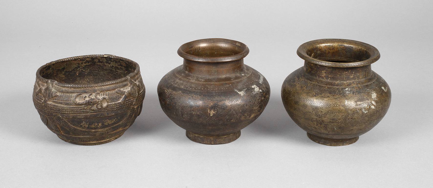 Drei Bronzegefäße