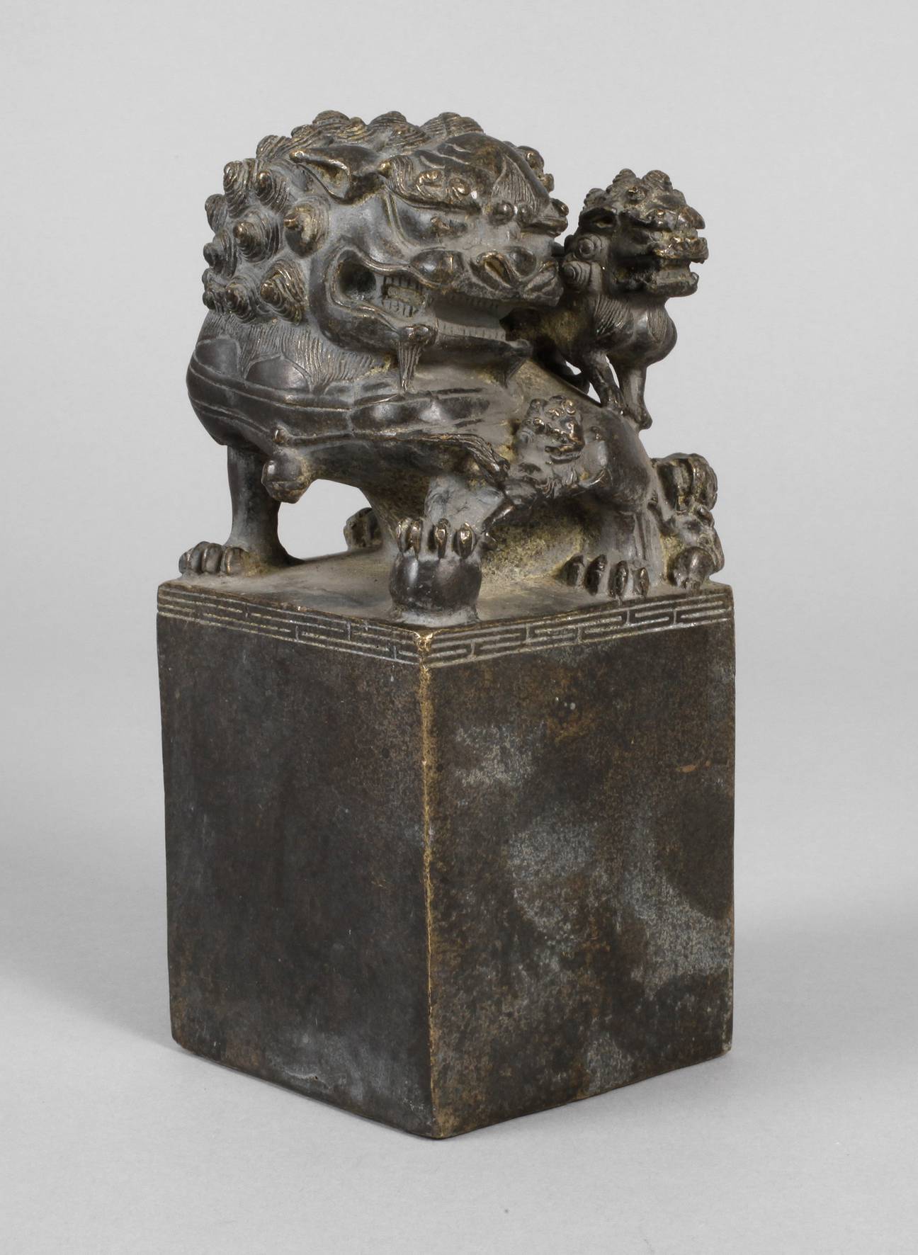 Figürlicher Bronzestempel