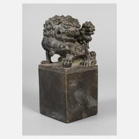 Figürlicher Bronzestempel111