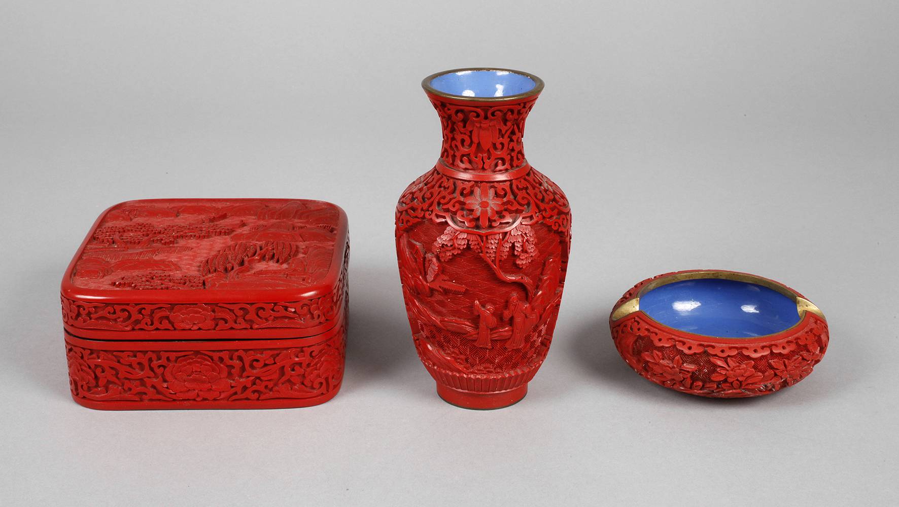 Drei Teile Lackschnitzerei