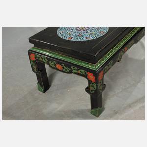 Tisch mit Emaileinlagen