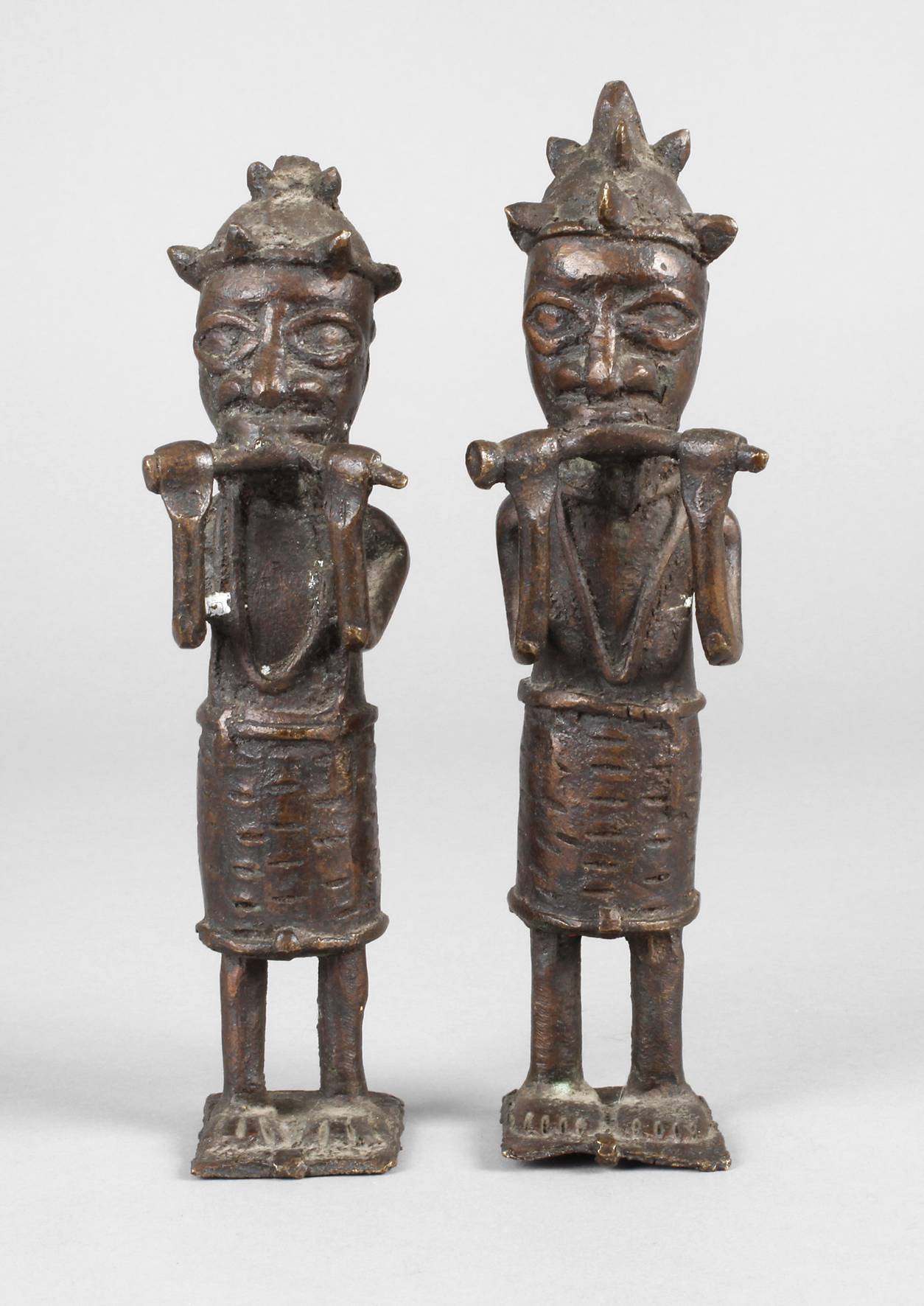 Paar figürliche Plastiken