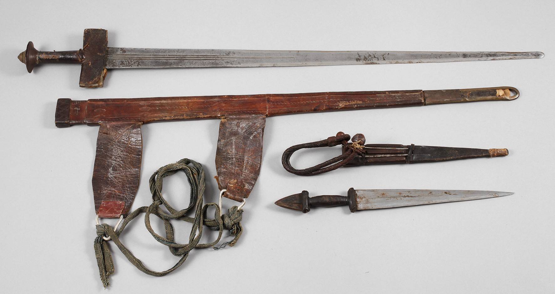 Zwei Blankwaffen