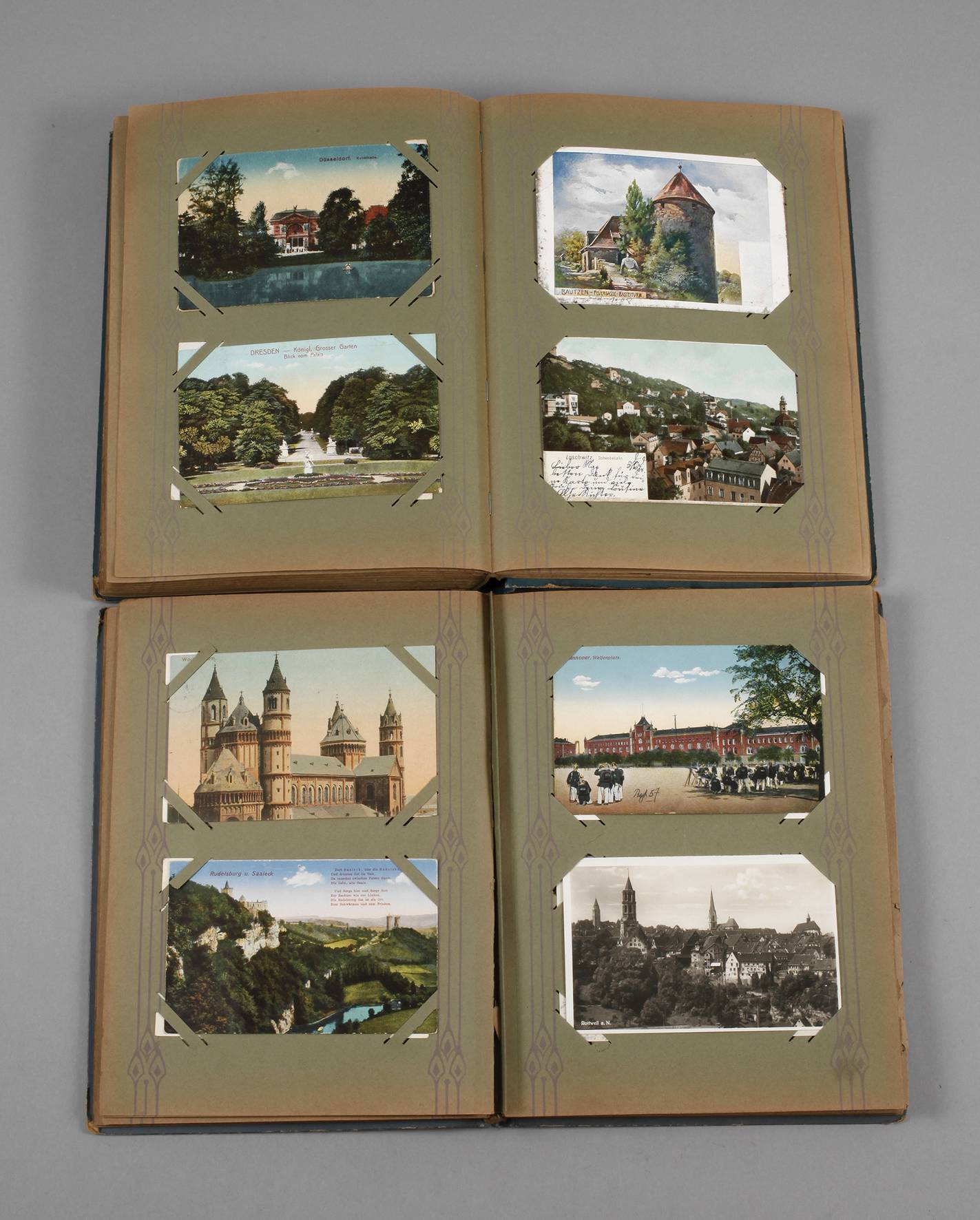 Zwei Ansichtskartenalben