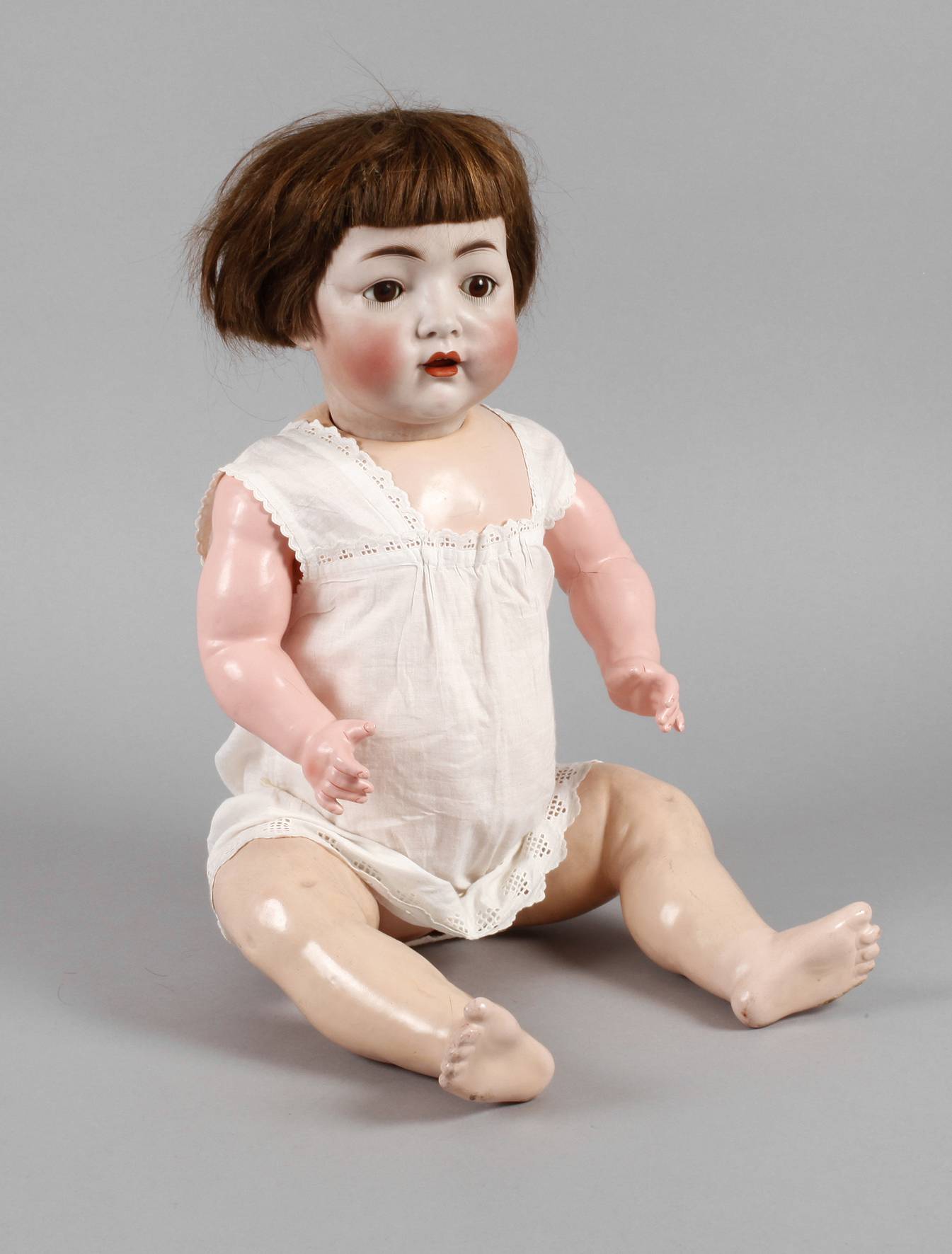 Große Porzellankopfpuppe