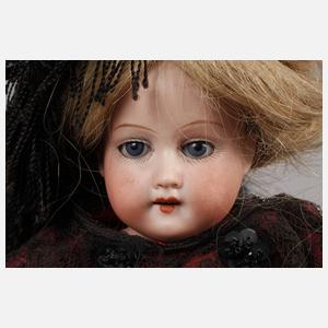 Kleine Porzellankopfpuppe