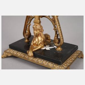 Kleine Tischuhr mit Sphinx