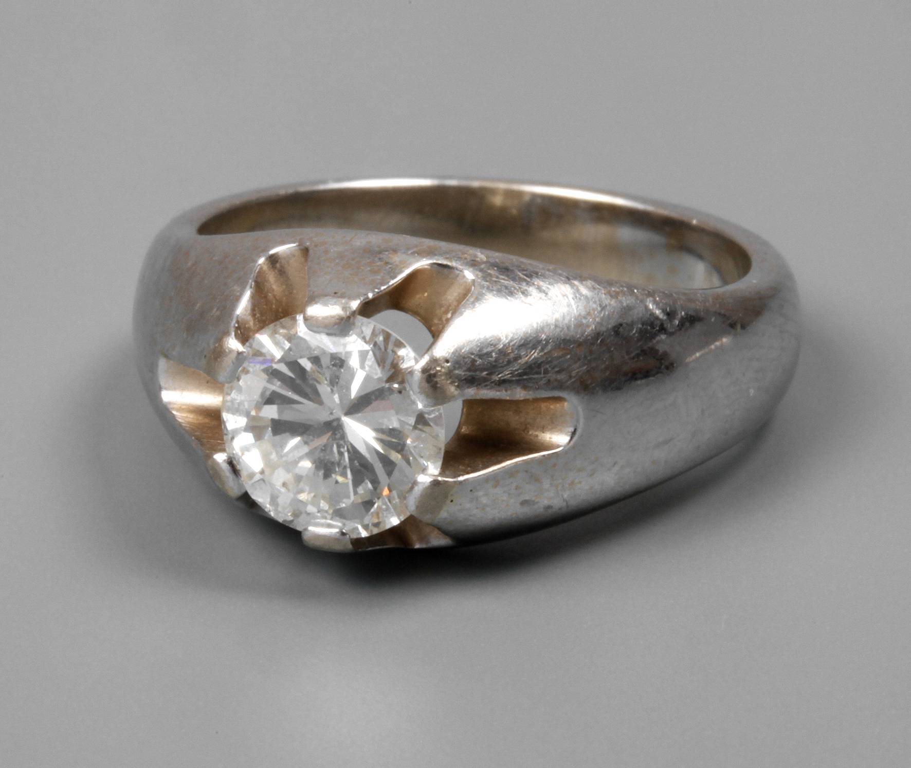 Damenring mit Brillant von ca. 1,1 ct