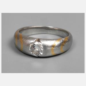 Platinring mit Brillant
