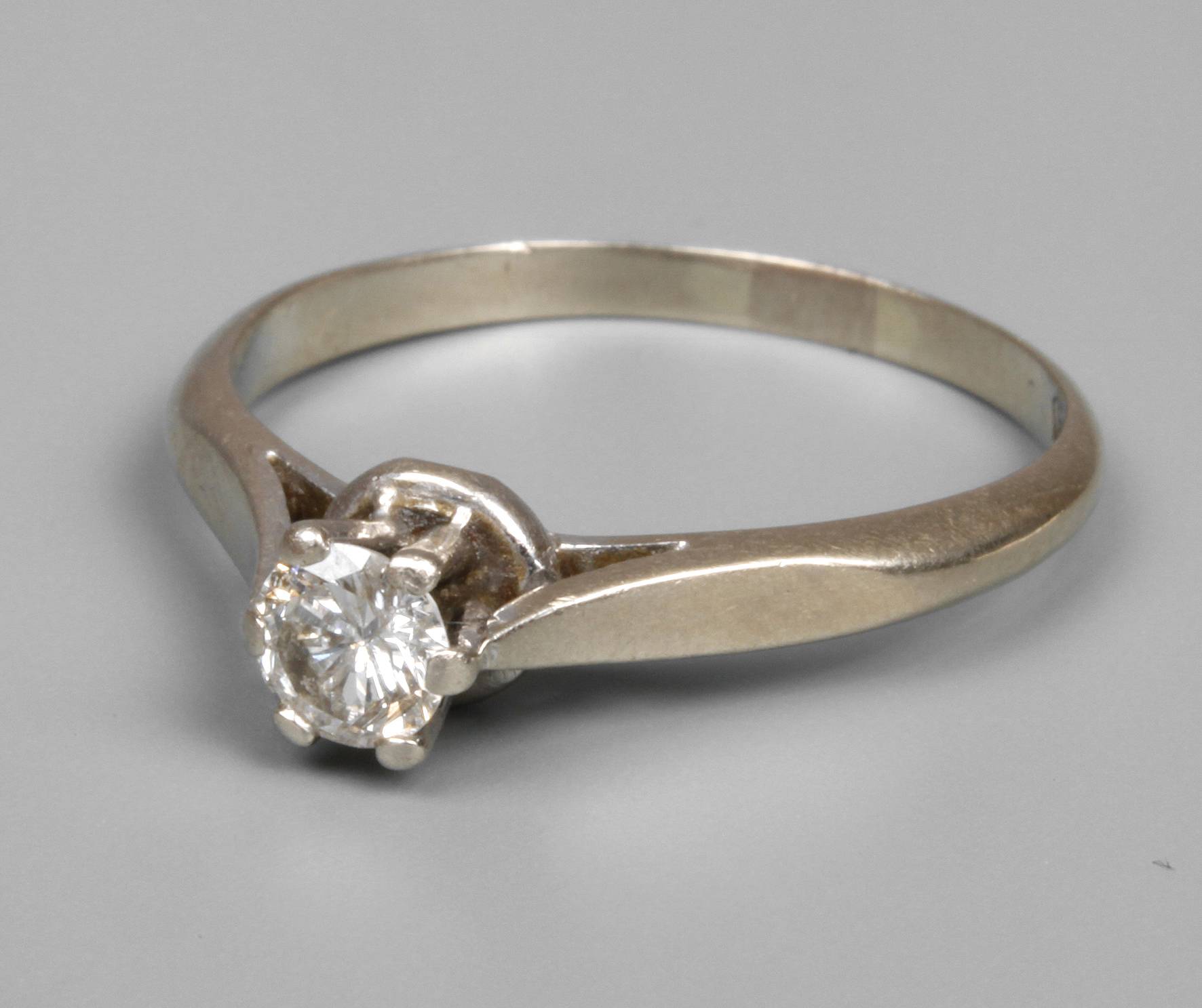 Damenring mit Brillant