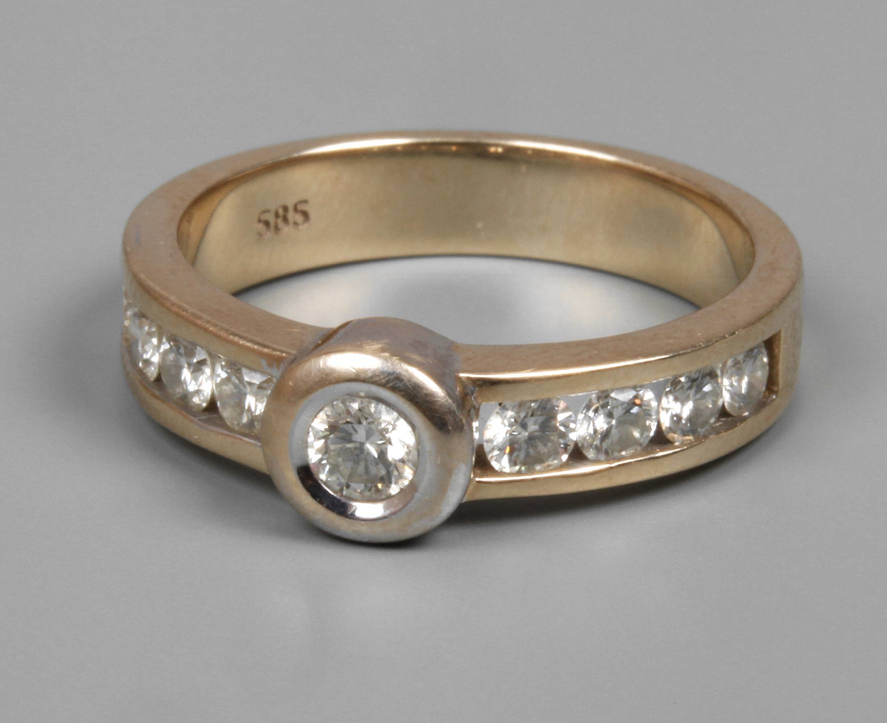 Damenring mit Brillanten von 0,75 ct