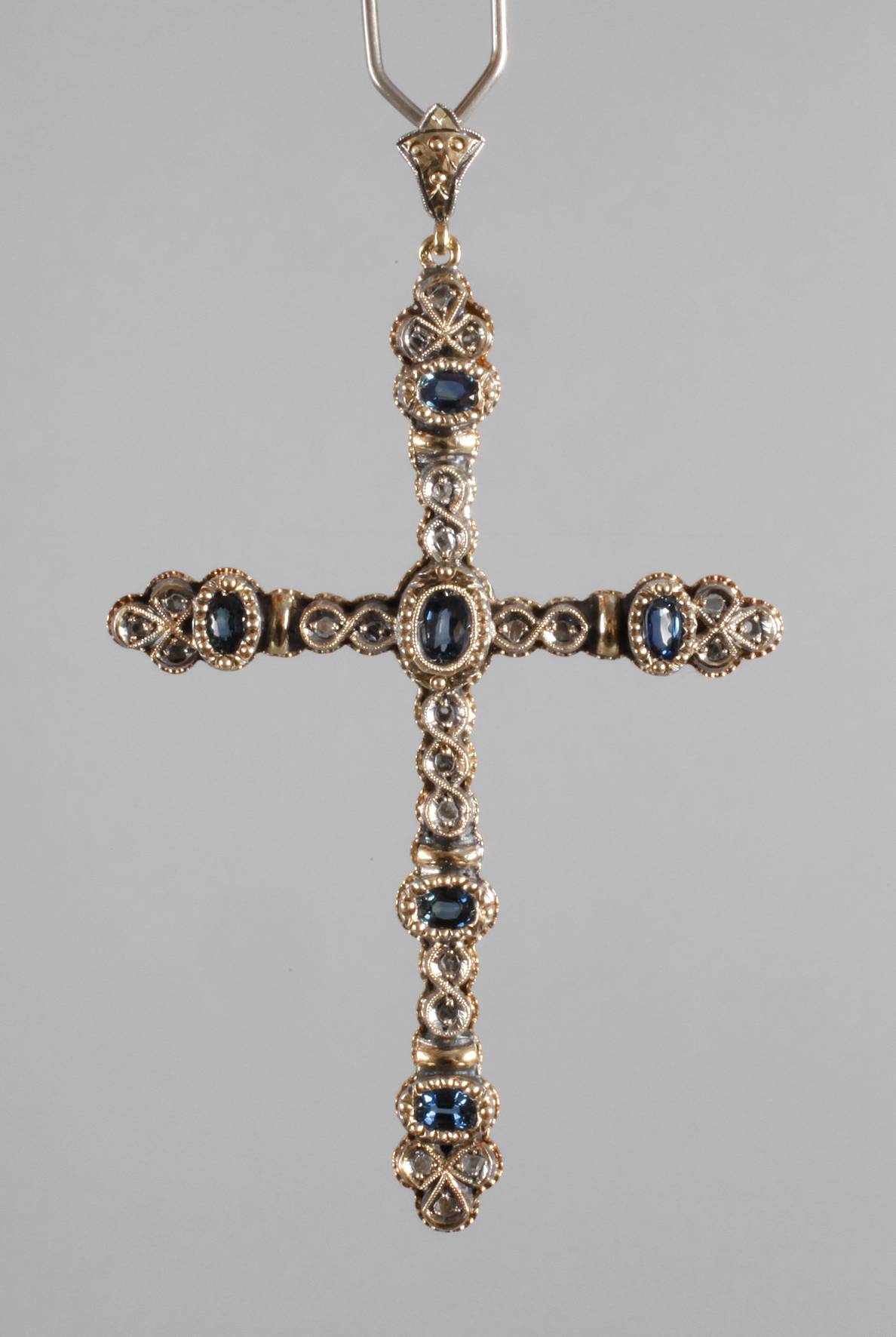 Anhänger mit Saphiren und Diamanten