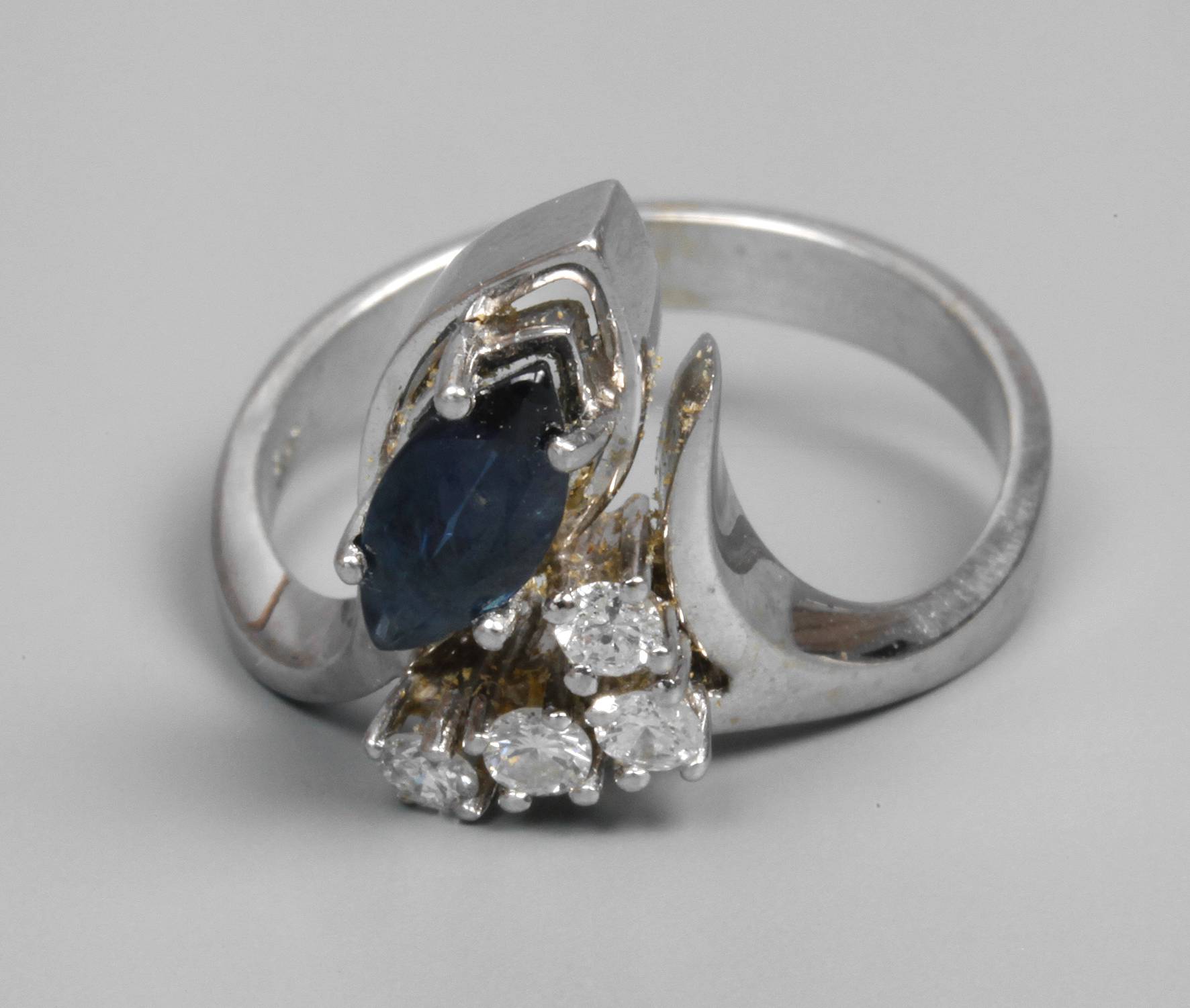 Damenring mit Saphir und Brillanten