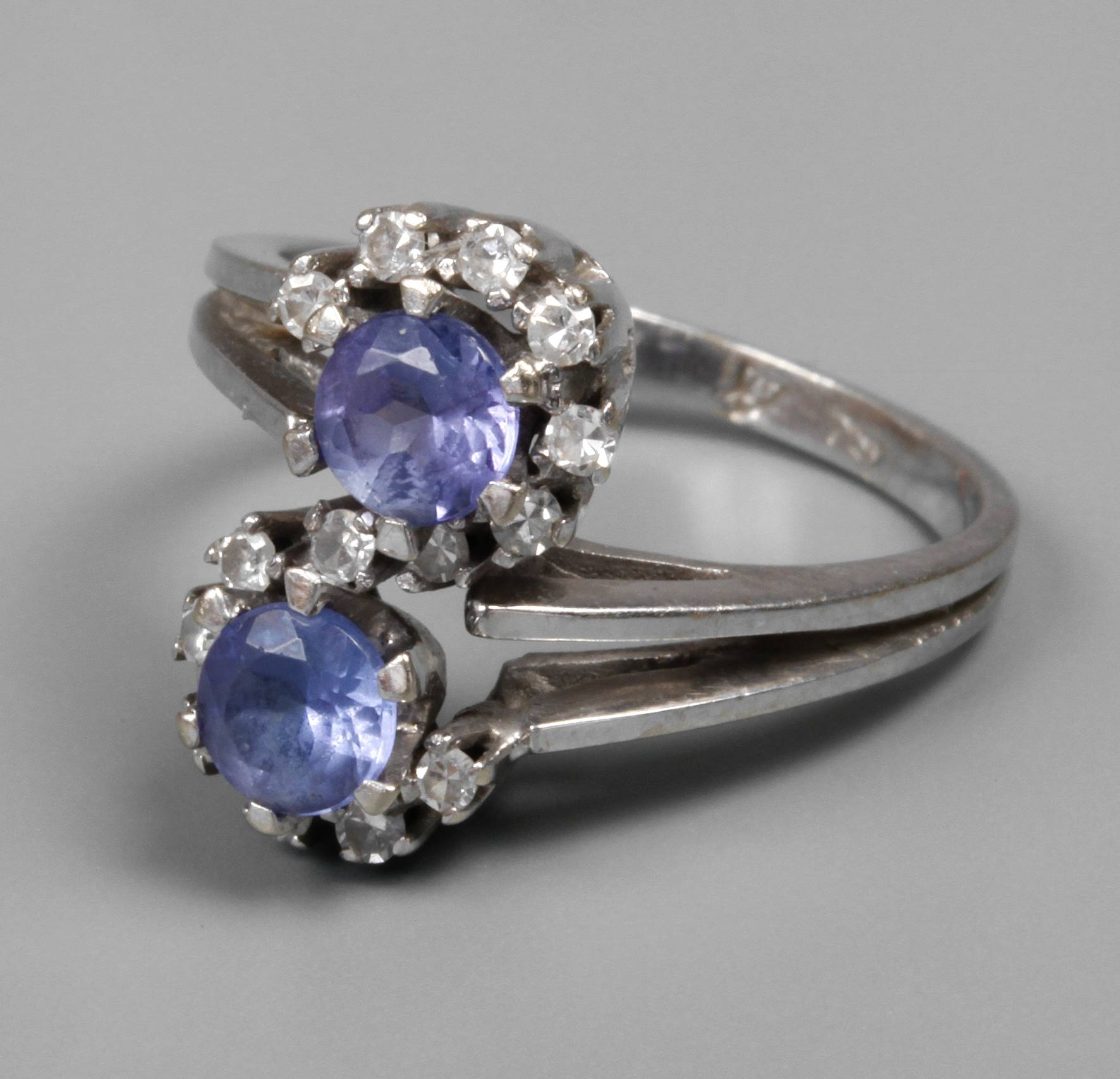 Damenring mit Tansaniten und Diamanten