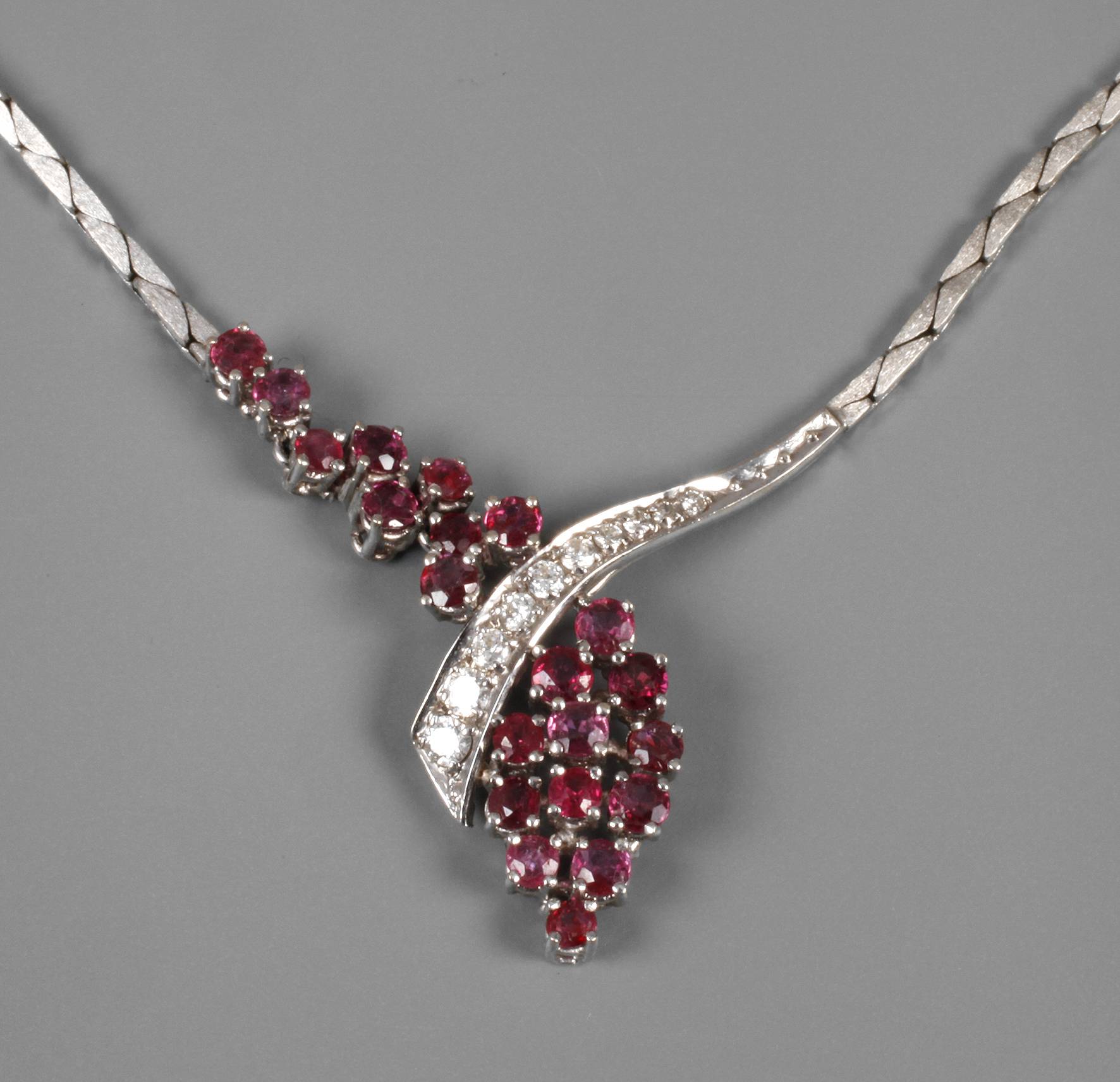 Collier mit Rubinen und Brillanten