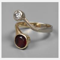 Damenring mit Granat und Brillant111