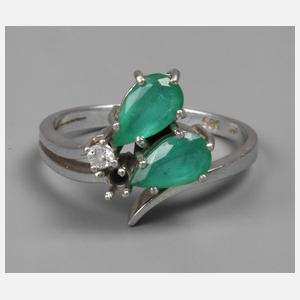 Damenring mit Smaragden und Brillant