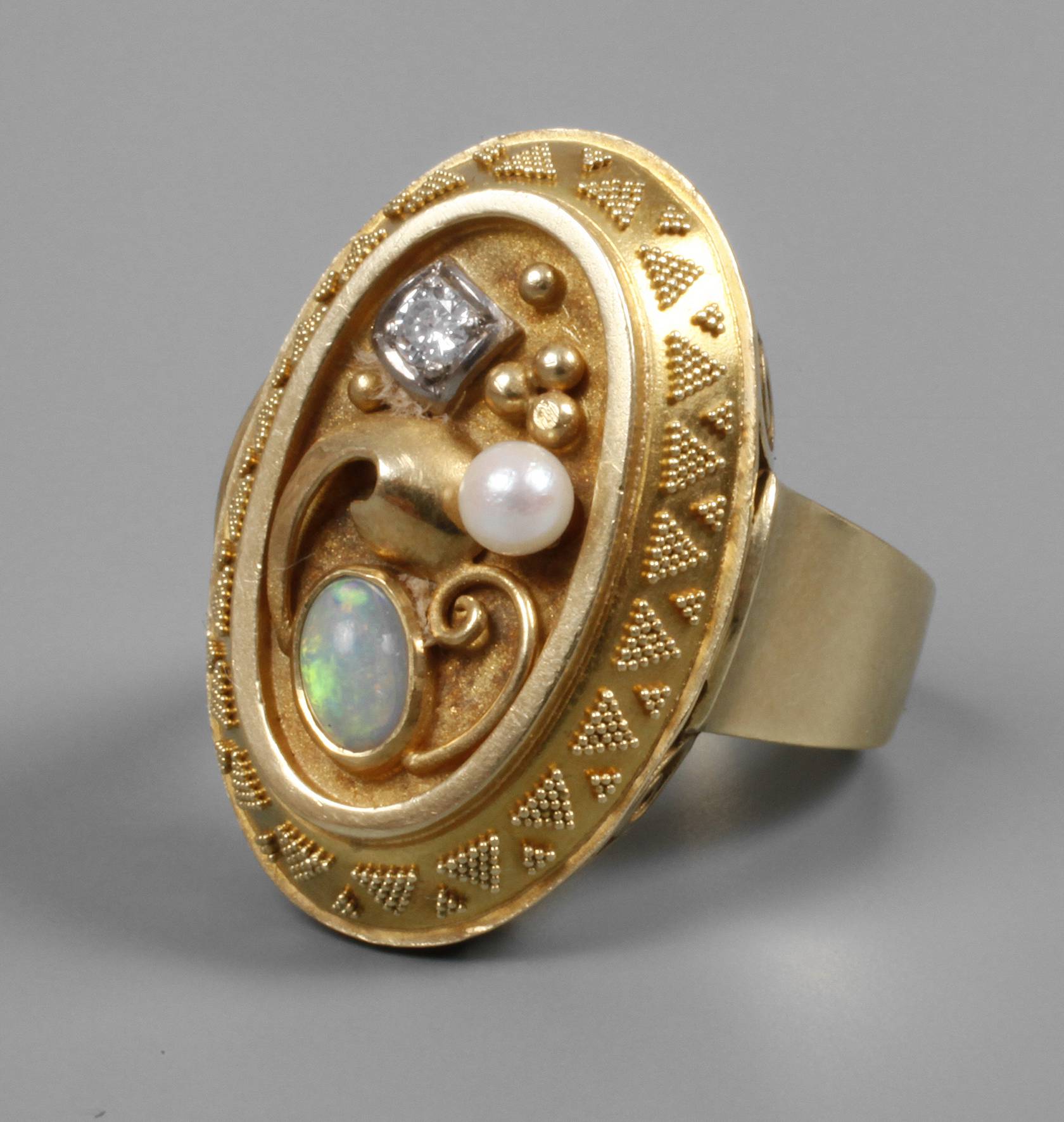 Damenring mit Steinbesatz