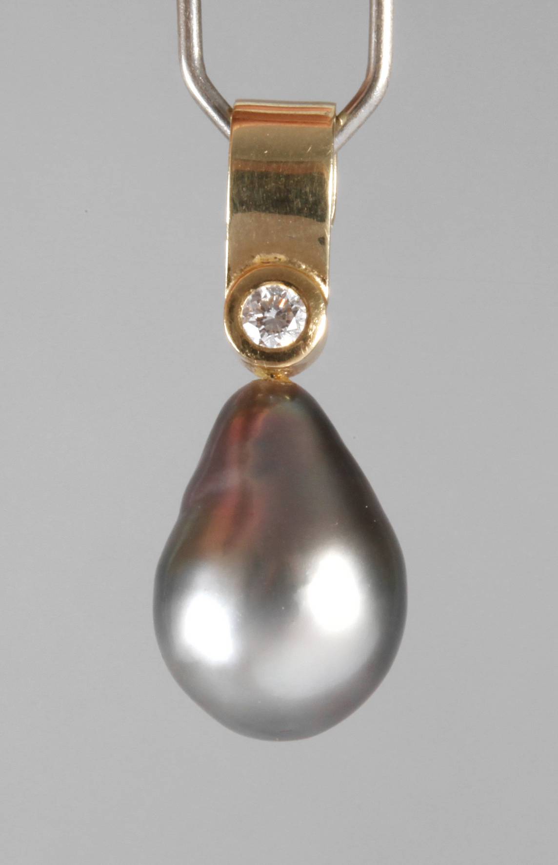 Perlanhänger mit Brillantbesatz