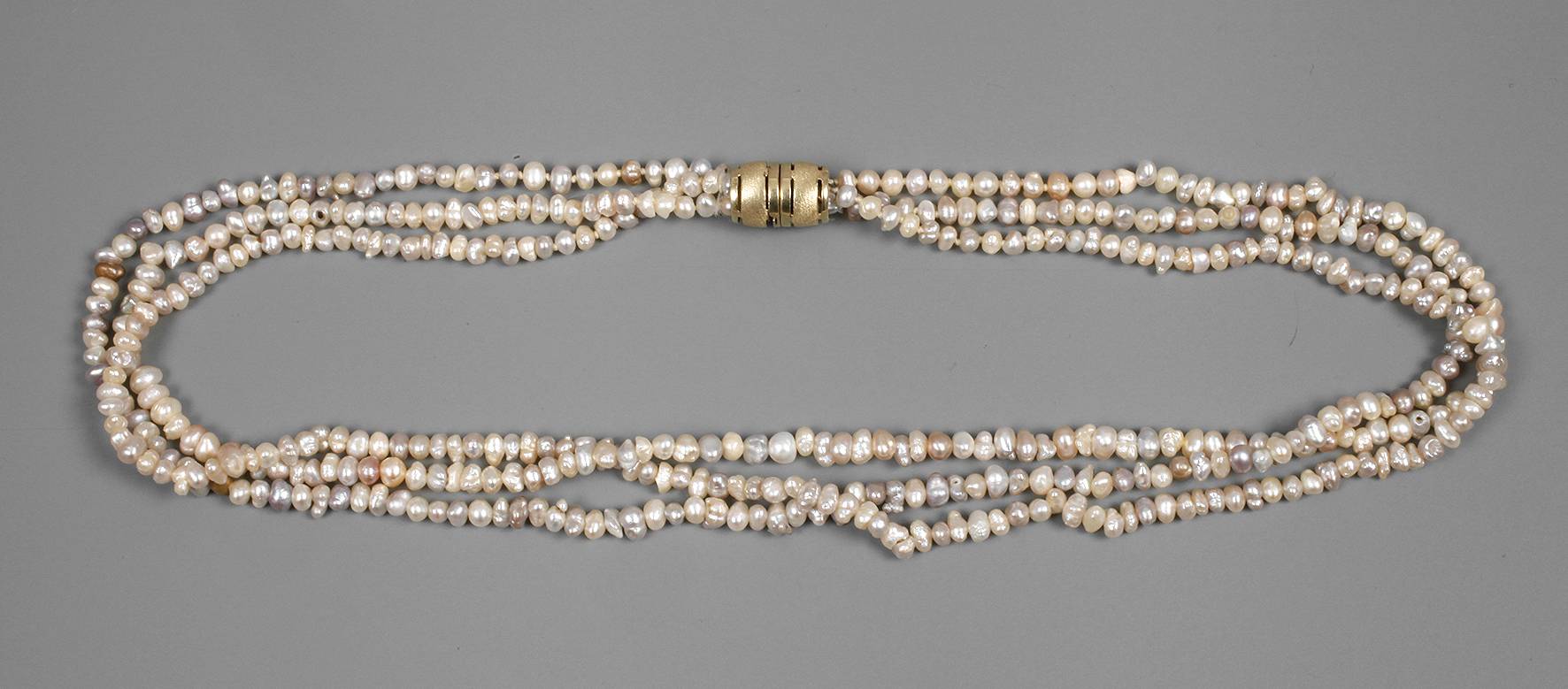 Dreireihige Perlenkette