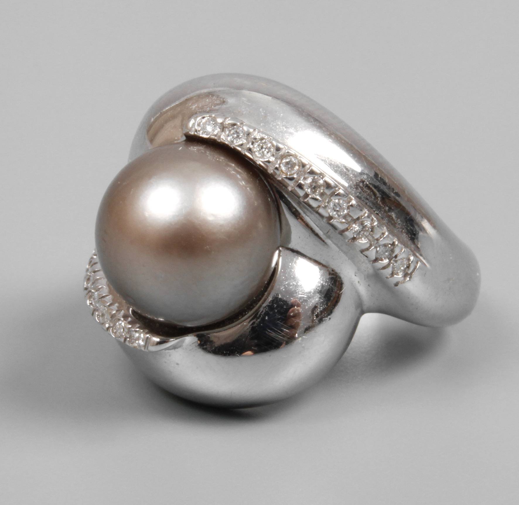 Damenring mit großer Tahitiperle