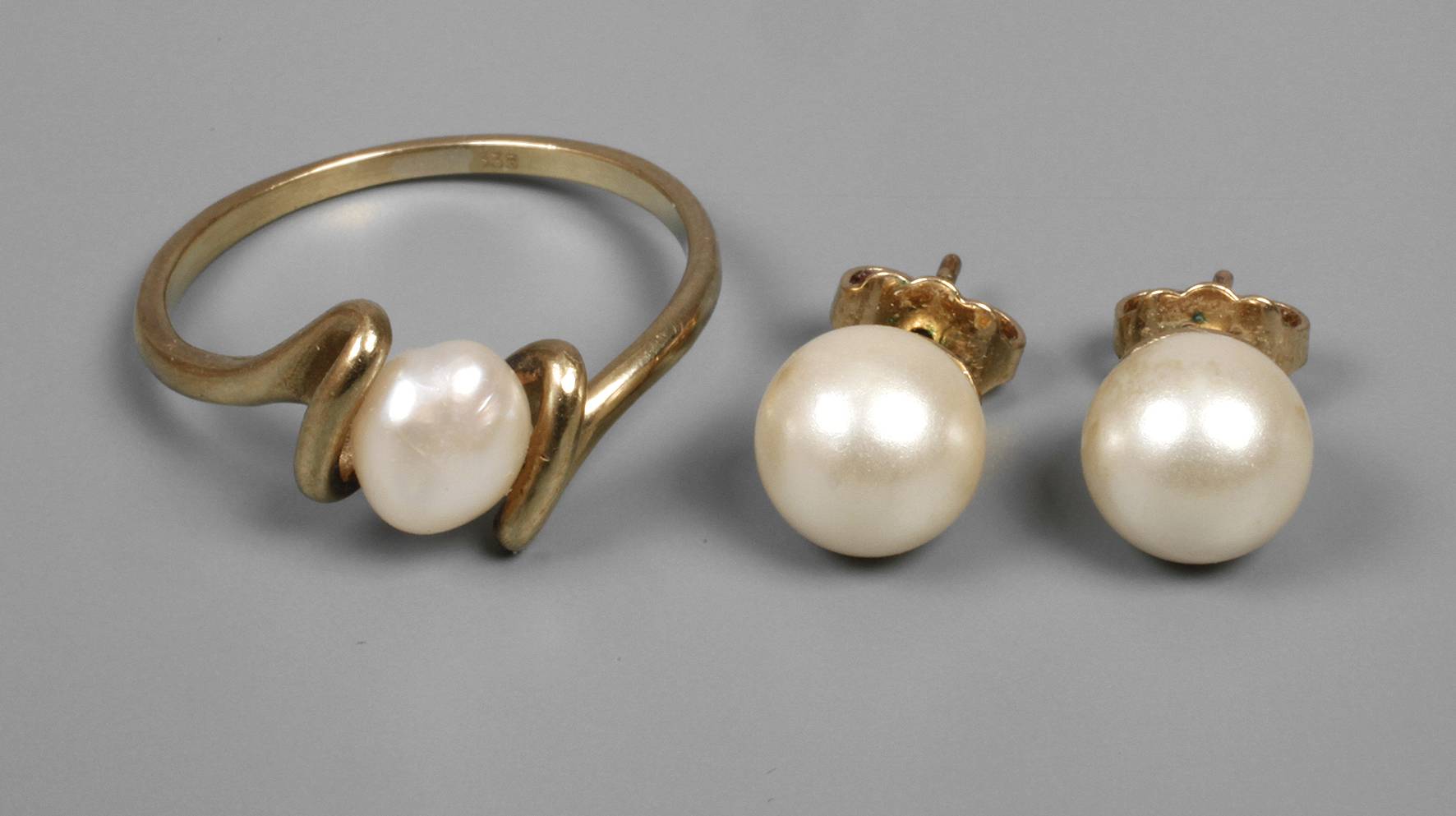 Schmuckset mit Perlen