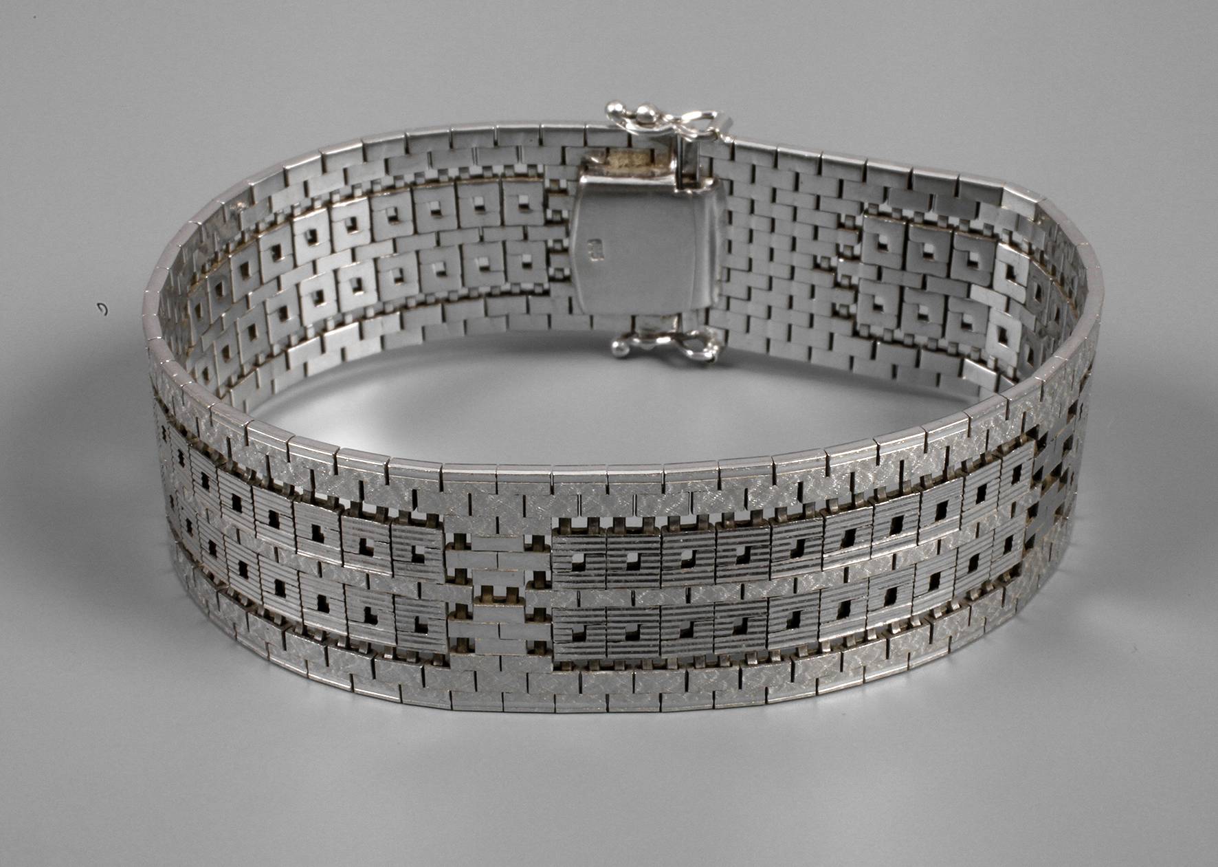 Breites Schmuckarmband